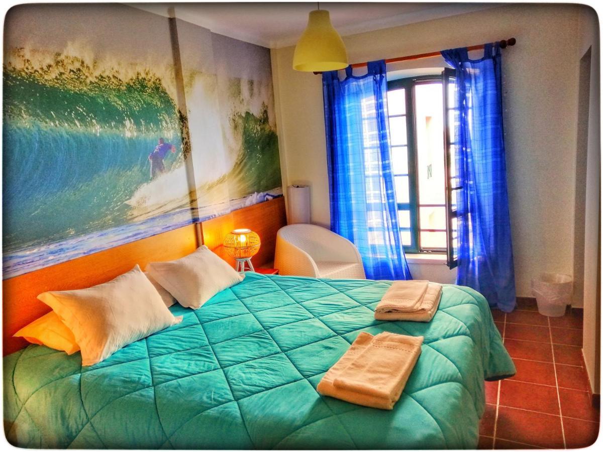 Supertubos Beach Hostel Атогиа-да-Балейя Экстерьер фото