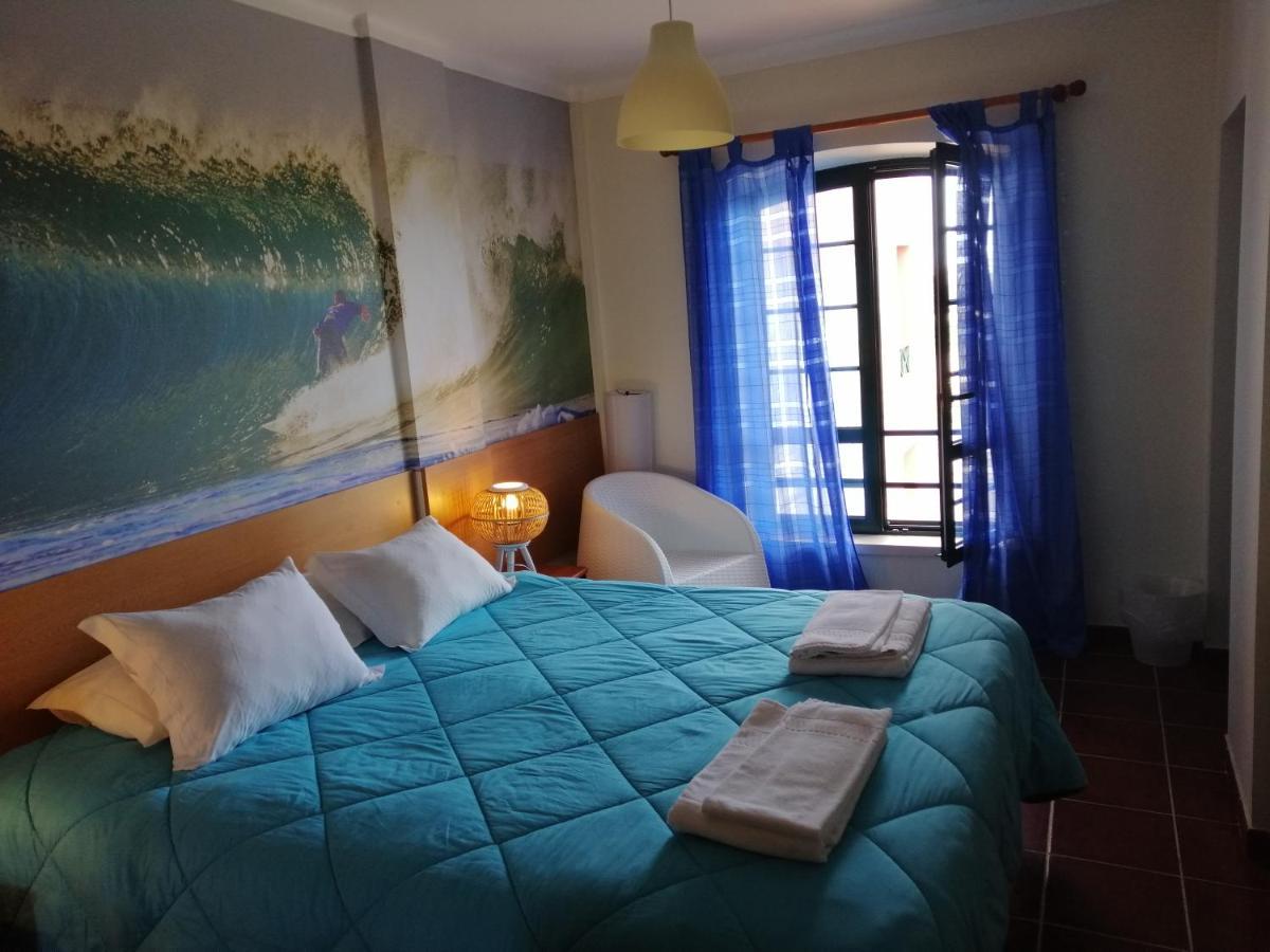 Supertubos Beach Hostel Атогиа-да-Балейя Экстерьер фото