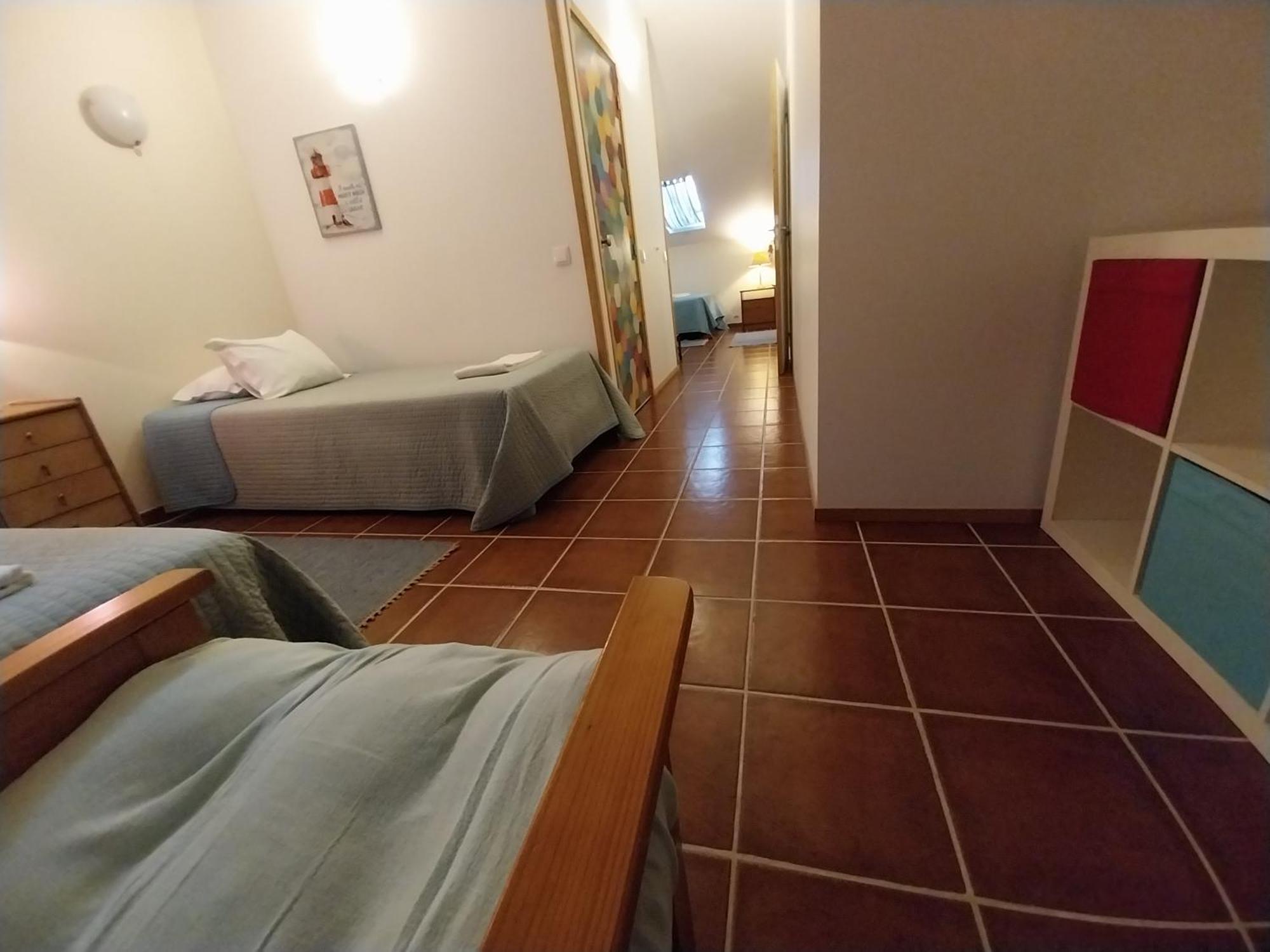 Supertubos Beach Hostel Атогиа-да-Балейя Экстерьер фото