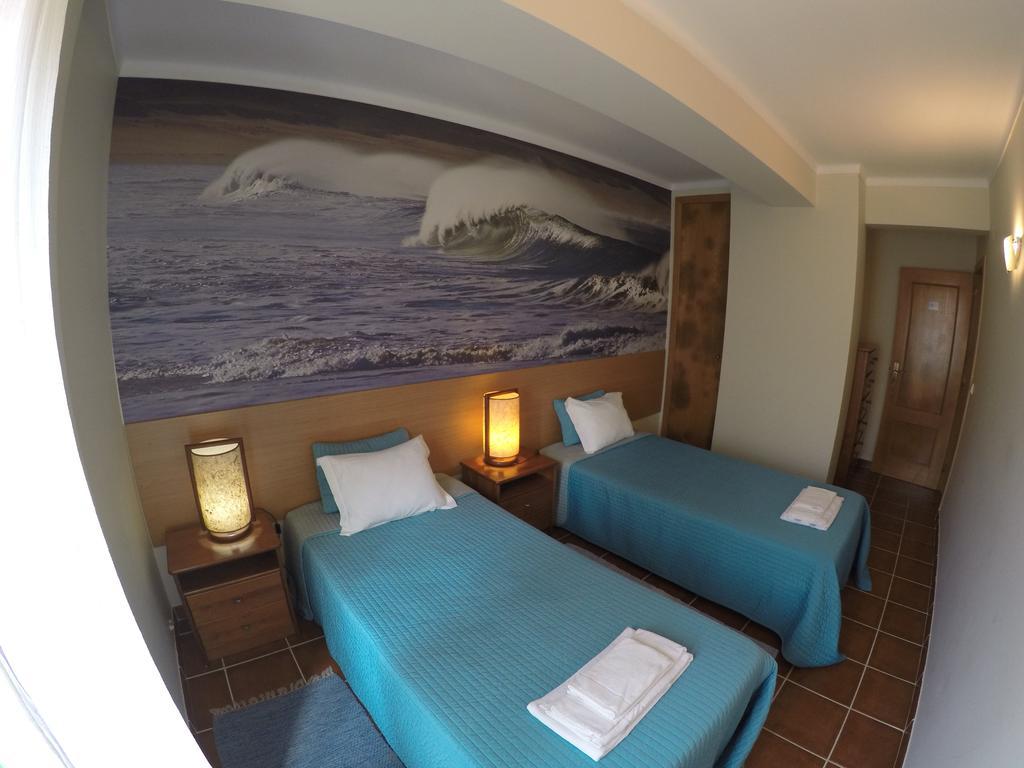 Supertubos Beach Hostel Атогиа-да-Балейя Экстерьер фото